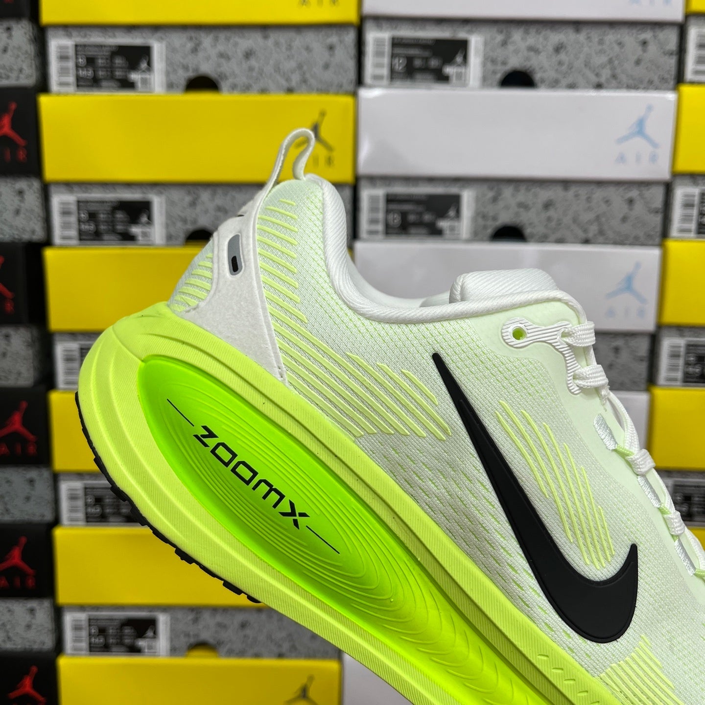 Air Zoom Vomero 18 Eletric Green