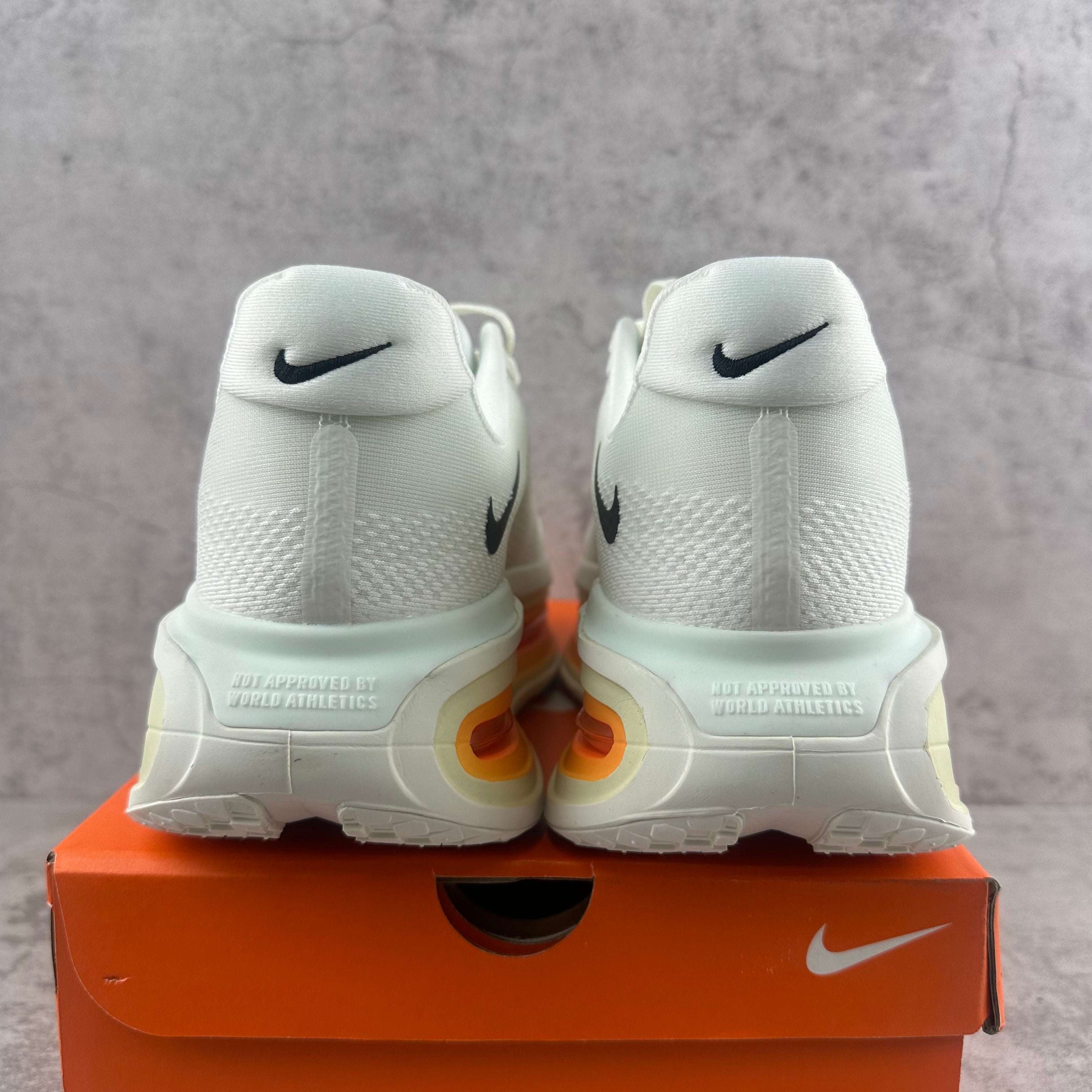 O Nike Vomero Premium Sail Coconut Milk