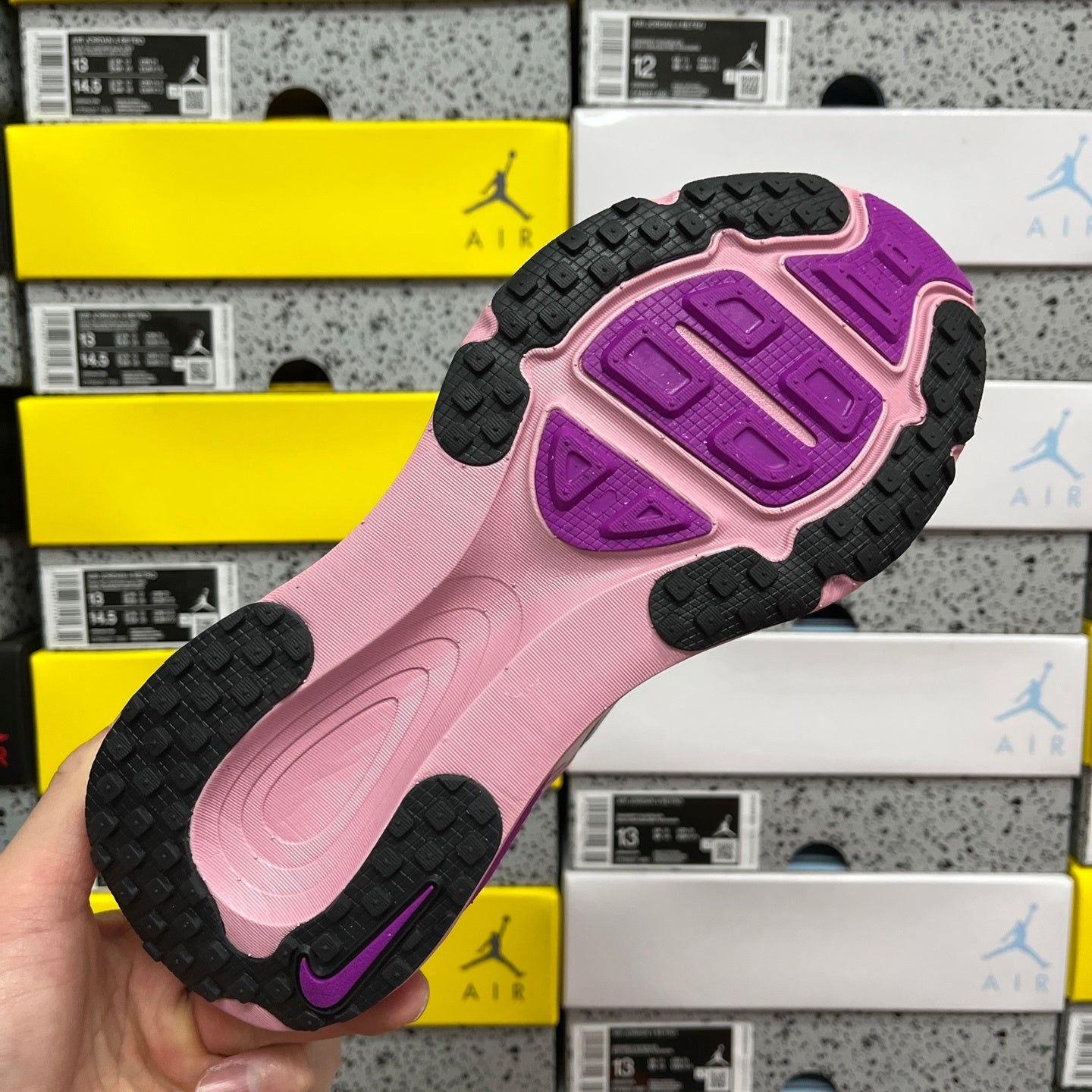 Air Zoom Vomero 18 Summit White Elemental Pink