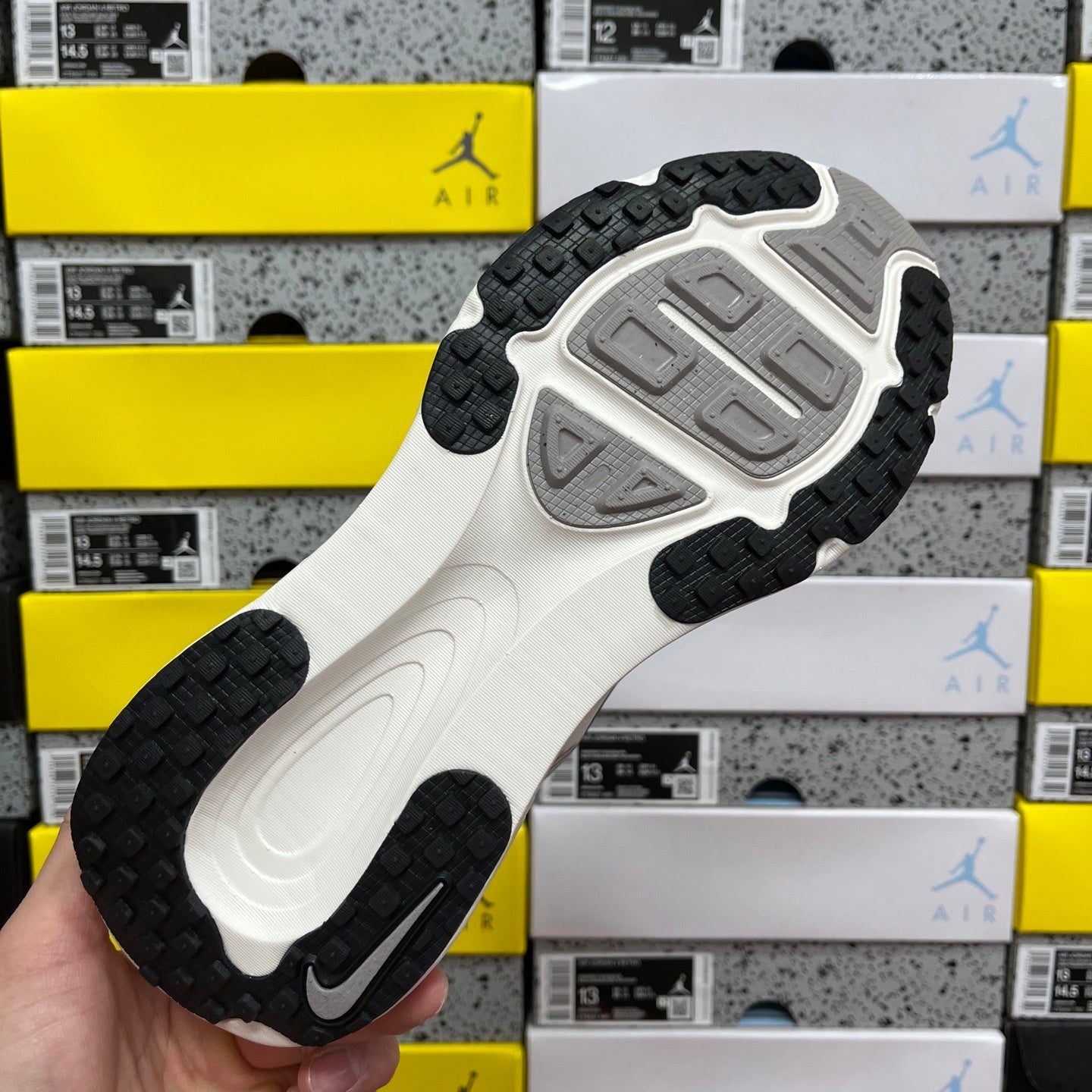 Air Zoom Vomero 18 Coconut Milk