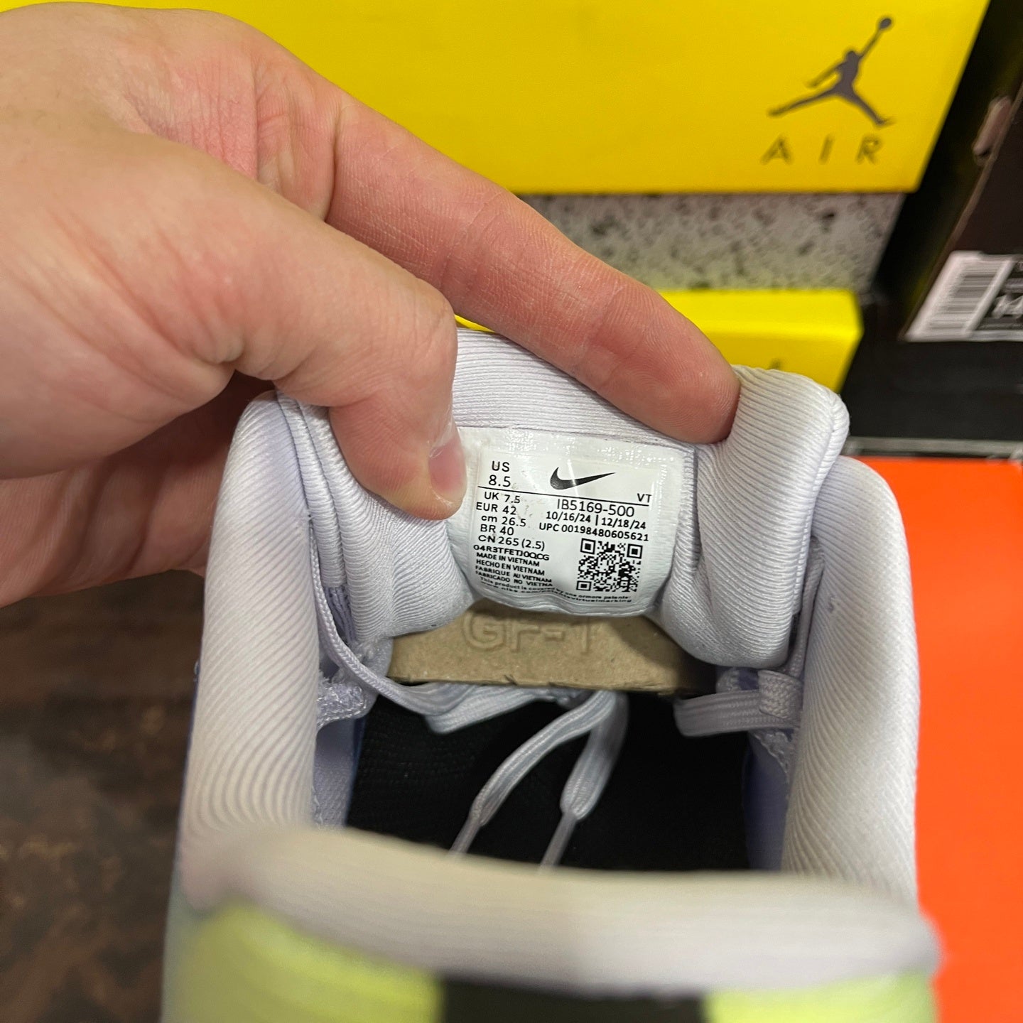 Air Zoom Vomero 18 SE Mood Ring