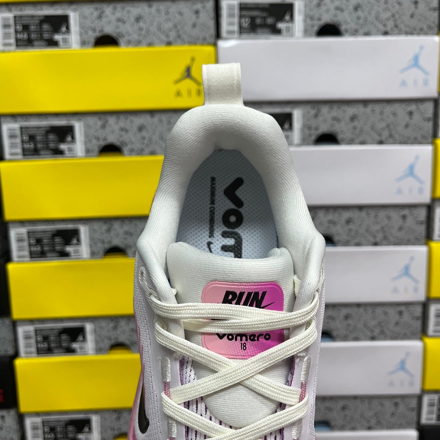 Air Zoom Vomero 18 Summit White Elemental Pink