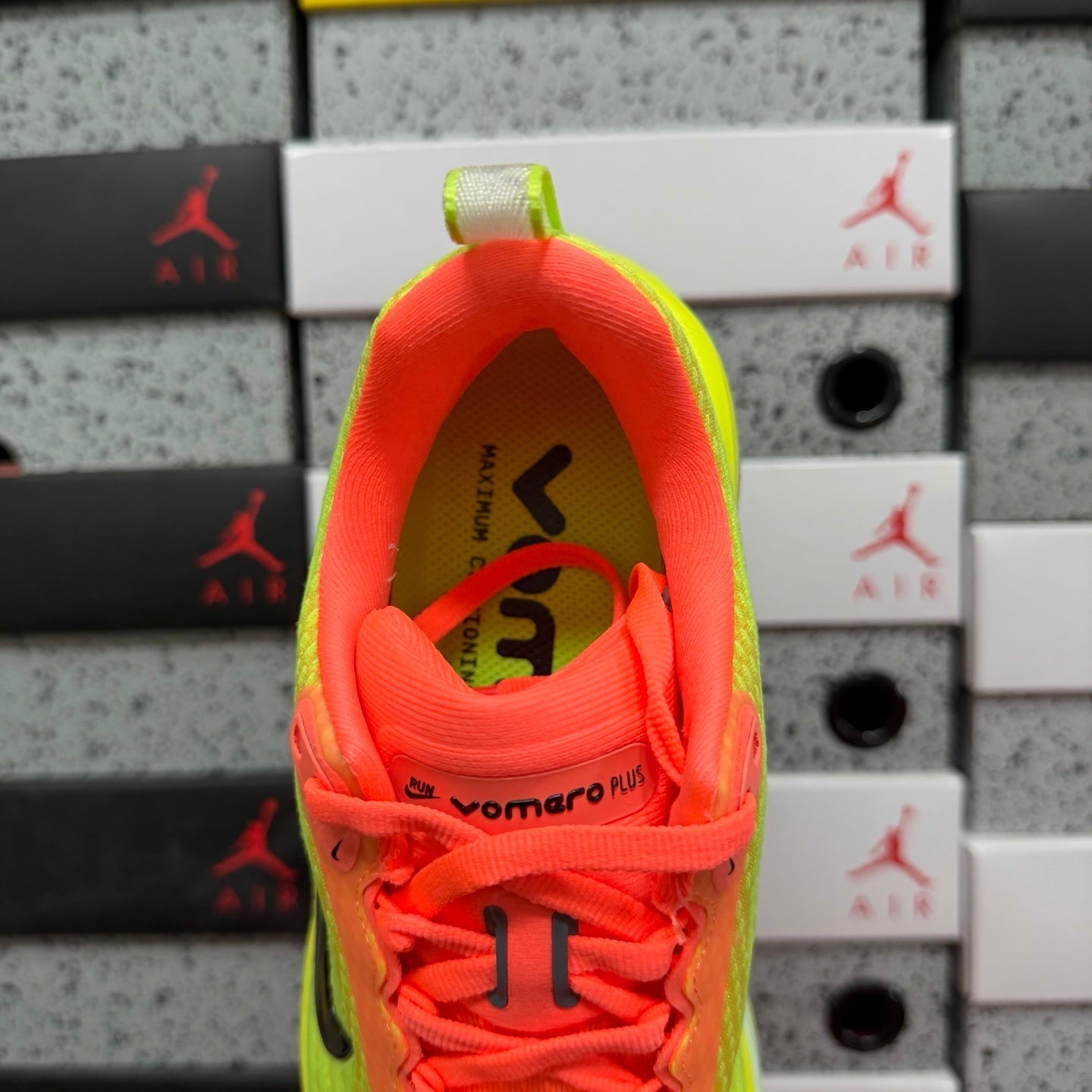 Air Zoom Vomero Plus Bright Mango