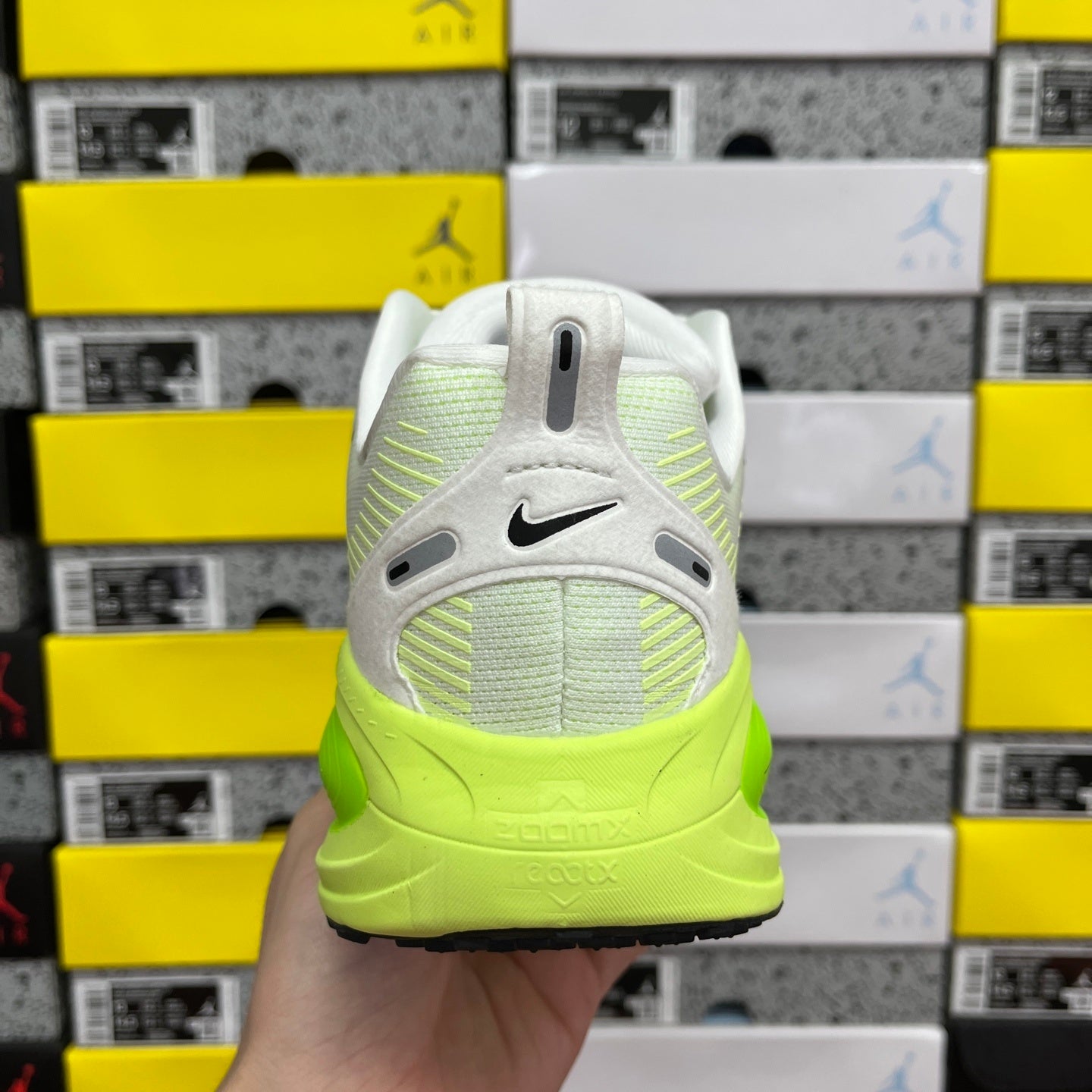 Air Zoom Vomero 18 Eletric Green