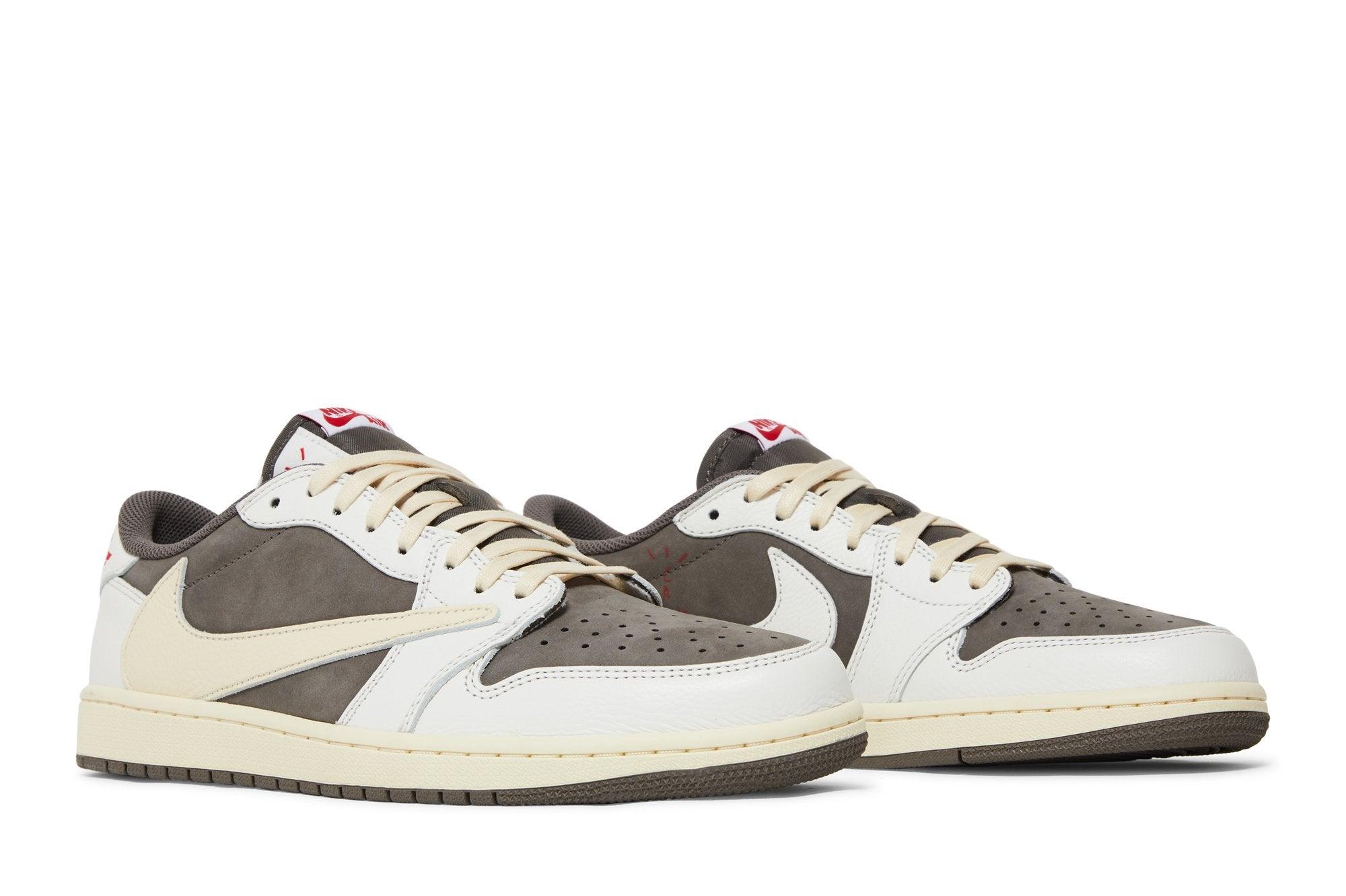 Tênis Nike Travis Scott x Air Jordan 1 Low OG Reverse Mocha Bege